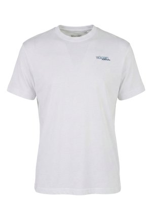 T-shirt blanc à manches courtes avec col rond, avec un petit texte bleu « VACACIONES » imprimé sur le haut gauche de la poitrine.