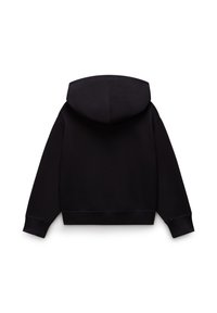 Felpa nera con cappuccio caratterizzata da un design semplice, texture morbida, polsini e orlo a coste, senza loghi o pattern visibili.