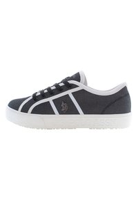 Mustat kangaslenkkarit valkoisilla yksityiskohdilla, pyöreä massa ja litteä nauhakiinnitys. Sivussa ja pohjassa on logo ja brändäys.