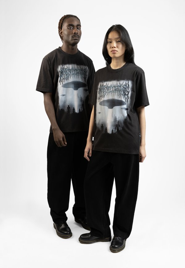 INVASION UNISEX - Print T-shirt2