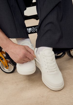 Pier One UNISEX - Sneakers basse - white