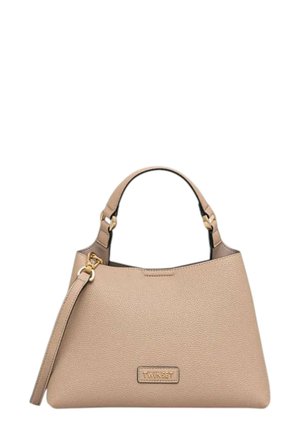 Borsa color beige in pelle testurizzata con design curvo. Presenta manici doppi e hardware dorato, con un logo sul davanti.
