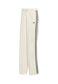 Kremaste hlače širokog kroja s dvostrukim crnim bočnim trakama, plisiranjem sprijeda i malim crnim logotipom na lijevom bedru.