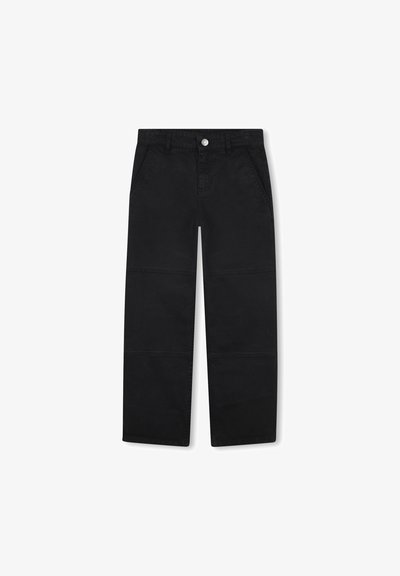 Zwarte katoenen broek met een rechte pijp, voorzien van voorzakken en een enkele knopen sluiting. Glad oppervlak zonder patronen.