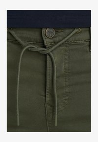 Geselecteerd, ivy green