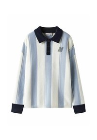 Valge ja sinise triibuga pika varrukaga polo särk, millel on tumeda mereväe värvi krae, kolme nupuga kaelus ja rindkeres tikandiga logo.