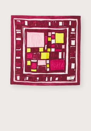 Abstrakt kunstværk med et geometrisk mønster bestående af pink, gul og mørkerøde blokke, omkranset af skiftende mørke og lyse striber.