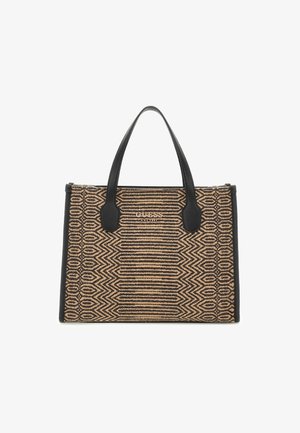 Prostokątna torba Guess typu tote z czarnym geometrycznym, tkanym wzorem, czarnymi skórzanymi uchwytami i napisem logo "GUESS EST 1981" z przodu.