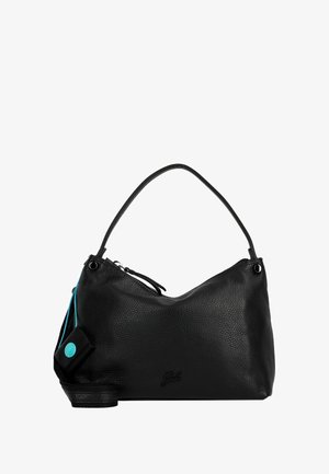 Sac à main en cuir noir avec un fini texturé, de forme courbée et une poignée courte. Présente un accent bleu et une fermeture éclair sur le dessus.