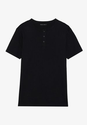 T-shirt noir à manches courtes en coton, avec un col rond et une patte de boutonnage à trois boutons. Texture lisse avec une coupe régulière.