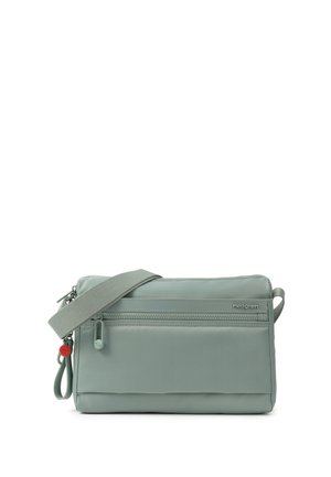Lysegrøn crossbody taske med justerbar rem, forreste lomme med lynlås og lille metallogo på frontpanelet.