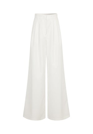 Witte broek met hoge taille en wijde pijpen, voorzien van riemlussen en een verborgen sluiting aan de voorkant.