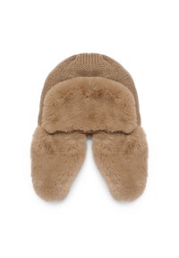 Spleciona brązowa czapka z miękkim futerkiem, związkami przypominającymi klapki uszne, o teksturowanej powierzchni i zaokrąglonym kształcie.