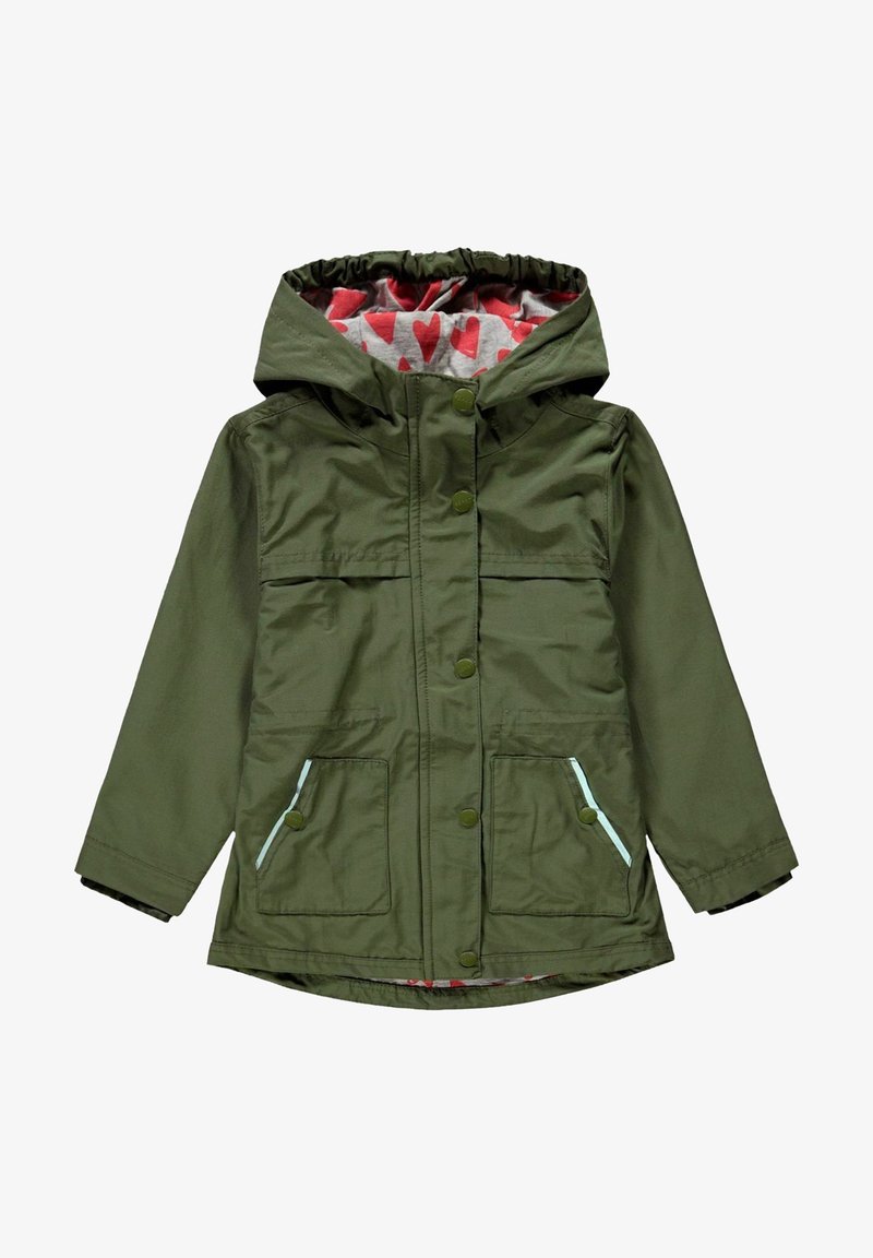 Veste pour enfants à capuche verte avec boutons à l'avant, deux poches avant avec rabats, et une doublure intérieure à motifs de cœurs rouges.