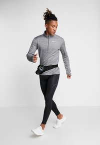Nike Performance M NK PACER TOP HZ - Langærmet T-shirt -  grey