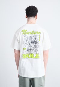 Nike Sportswear - BLOOMING - Print T-shirt - sail Thumbnail Image 1