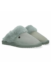 Lichtgroene instapslippers met zachte, fluffy bontafwerking, suède materiaal, ronde neus en een gestructureerde rubberen zool voor grip.