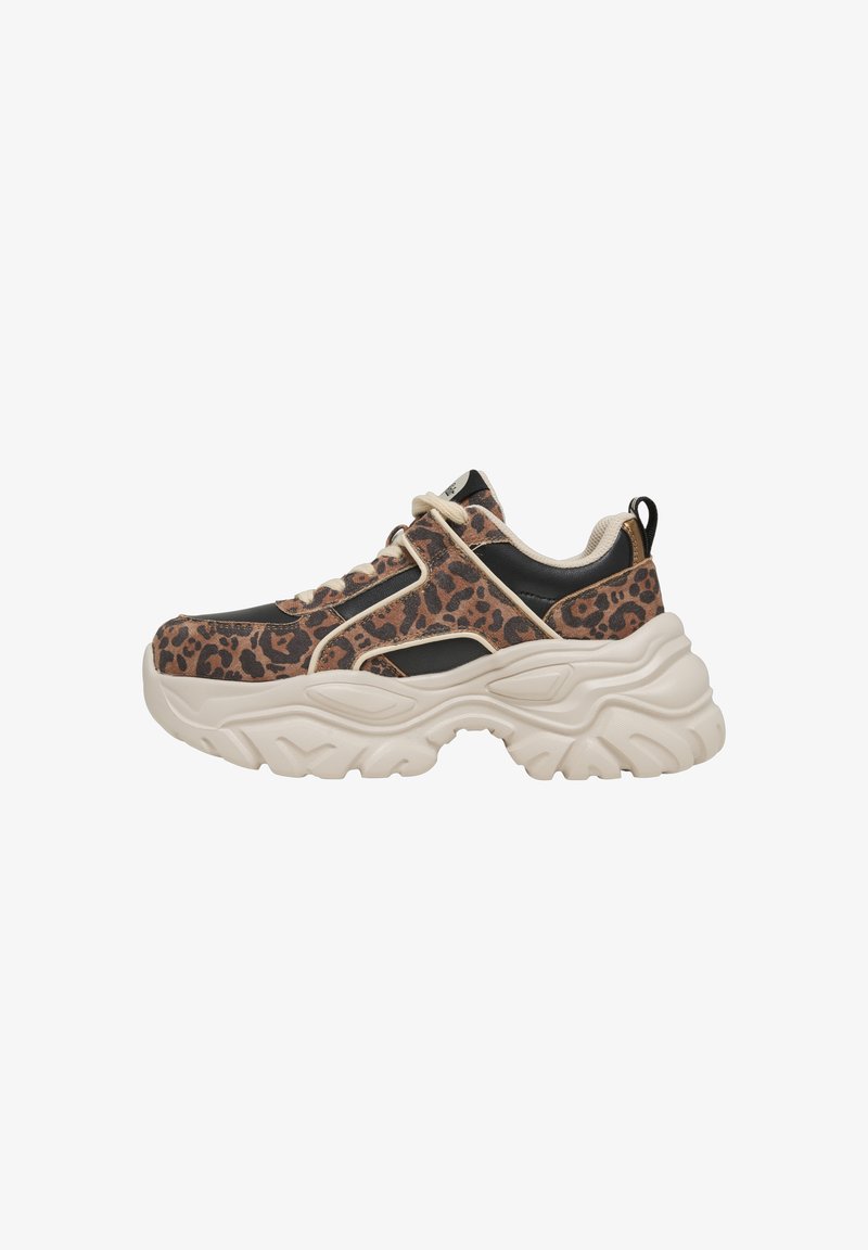 Baskets à imprimé léopard avec des accents noirs, une semelle blanche épaisse et des panneaux texturés. Présente un bout arrondi et un design à lacets.