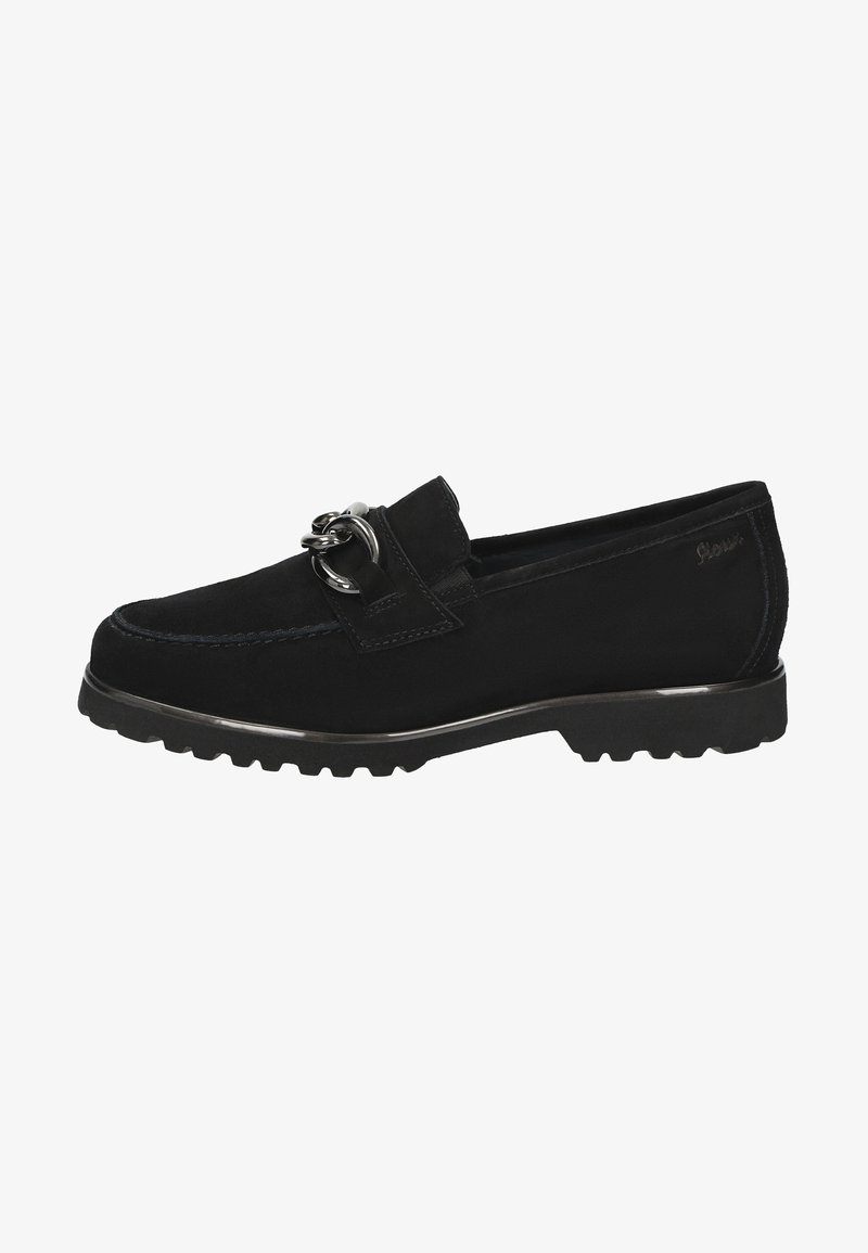 Mocassin en daim noir avec semelle épaisse et détail de chaîne métallique argentée sur le dessus, présentant des accents cousus et un talon bas.
