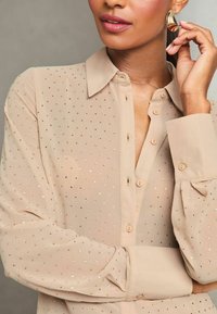 Lipsy REGULAR FIT - Košilová halenka  - champagne gold