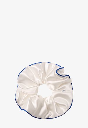 Coletero de satén blanco con borde azul, forma circular, diseñado para peinados o accesorios.