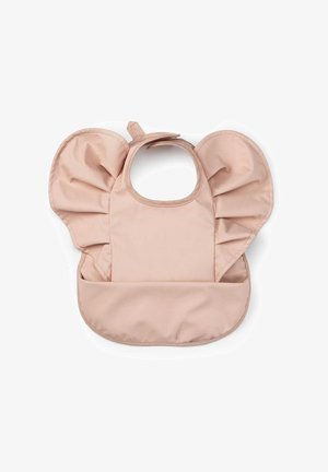 Vaaleanpunainen ruokalappu, jossa suuret röyhelökorvat, soikea kaula-aukko ja etutasku. Valmistettu sileästä, vettä hylkivästä materiaalista, jossa ommellut reunat.