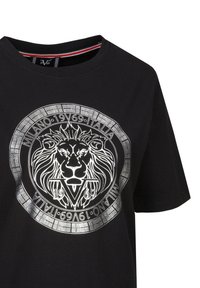 Zwart katoenen T-shirt met een opvallende zilveren leeuwgrafiek en een cirkelvormig embleemontwerp met de tekst "MILANO 1969 ITALIA" eromheen.