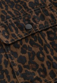 Next LOOSE FIT DENIM - Nööpidega pluus - leopard print