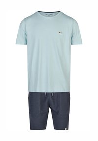 Svetle modré bavlněné tričko s krátkými rukávy, sešívané s malou výšivkou oranžových slunečních brýlí; spárované s námořnickými šortkami s texturovaným vzorem.