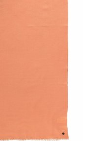 Écharpe en coton de couleur pêche douce, de forme rectangulaire, avec une texture douce, des bords à frange et un petit détail noir près du bas.