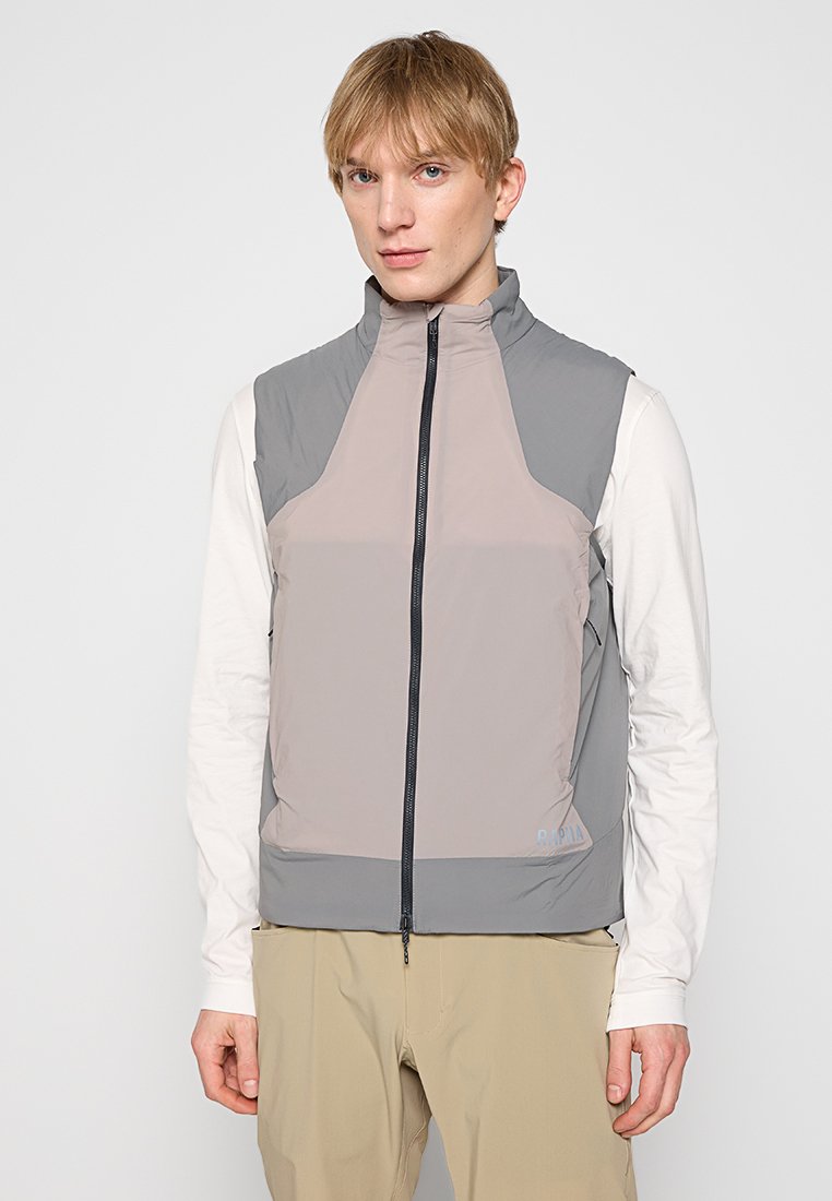 Leichte, ärmellose Weste in Grau und Beige, mit einem Reißverschluss vorne, hohem Kragen und elastischem Saum, gefertigt aus einem glatten, strapazierfähigen Material.