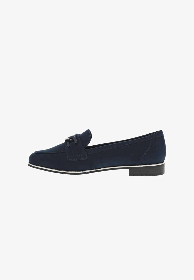 Mocassins bleu marine avec une finition en faux daim lisse, dotés d'un accent en nœud et d'un fin liseré blanc le long de la semelle. Petit talon carré.