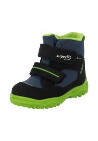 Stivale per bambini in blu navy con inserti in suede nero e suola in gomma verde. Presenta cinturini regolabili in Velcro e tessuto testurizzato.