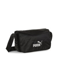 Borsetta a tracolla nera in materiale sintetico con chiusura a pattina, caratterizzata da un logo Puma bianco ben visibile, tracolla regolabile e superficie liscia.