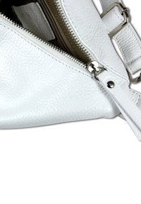 DrachenLeder Bum bag - weiß