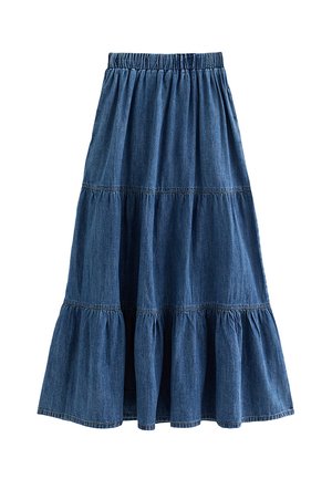 Blauwe denim maxirok met drie geplooide lagen en elastische tailleband, die een vloeiende en casual silhouet creëert.