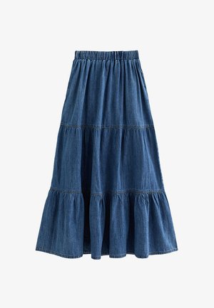 Jupe longue en denim bleu avec trois volants froncés et une taille élastique, créant une silhouette fluide et décontractée.