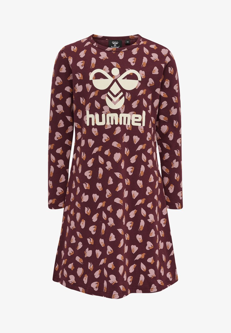 Bordowa sukienka z długim rękawem z kremowym logo „hummel”. Wzór składa się z małych jasnoróżowych i brązowych kształtów liści. Miękka tkanina i luźny krój.
