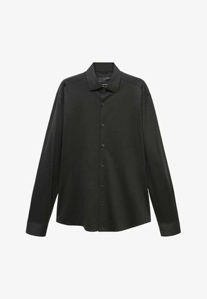 Camicetta nera a maniche lunghe realizzata in tessuto liscio con chiusura frontale a bottoni, colletto appuntito e un leggero lucido. Presenta polsini con bottoni.