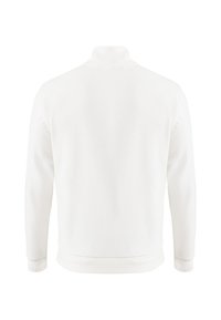 Vit pullover-tröja med hög krage, ribbad textur och åtsittande ärmar. Enkelt design utan synliga logotyper eller mönster.