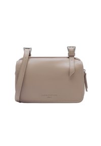 Borsa a tracolla in pelle beige con finitura testurizzata, chiusura con zip, cinturino regolabile e dettagli in metallo argentato, caratterizzata da un logo discreto sulla parte anteriore.