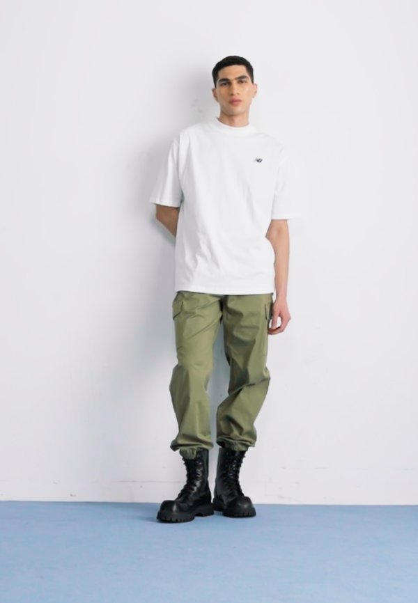 ICON - Cargo trousers - dark olivine2