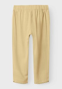 Żółte legginsy bawełniane z elastycznym pasem i koronkowym wykończeniem u kostek. Gładka faktura oraz prosta nogawka.