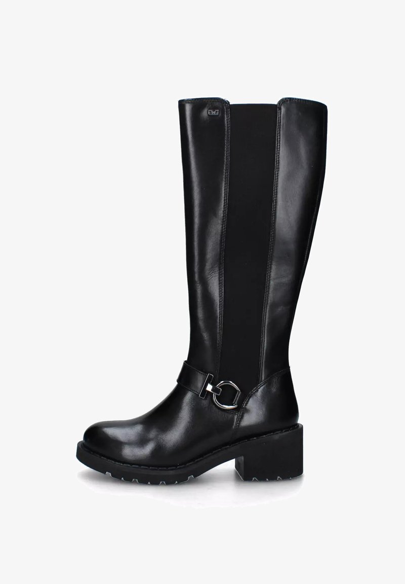 Stivali neri in pelle al ginocchio con un pannello testurizzato, dettagli in metallo argentato e tacco largo. Finitura liscia e design a punta rotonda.