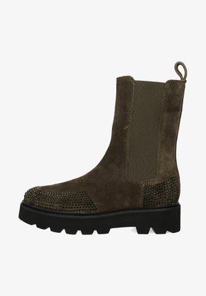 Brune suede ankelstøvle med elastiske paneler, strukturerede sider og nitter på tåen. Tyk sort gummisål med godt greb.