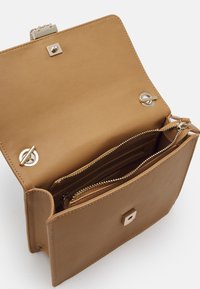 Valentino Bags PICCADILLY - Mala a tiracolo - cammello