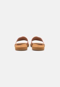 Roxy Platt slip-in - tan