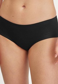 Schwarze Baumwoll-Hipster-Unterwäsche mit glatter Textur und elastischem Bund, featuring einem tief sitzenden Design.