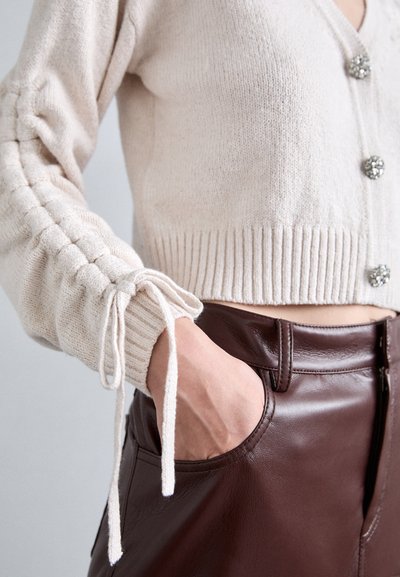 Cinq à Sept BRIE EMBROIDERED CARDIGAN - Strickjacke - gardenia