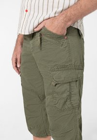 TIMEZONE Shorts - olive minimal